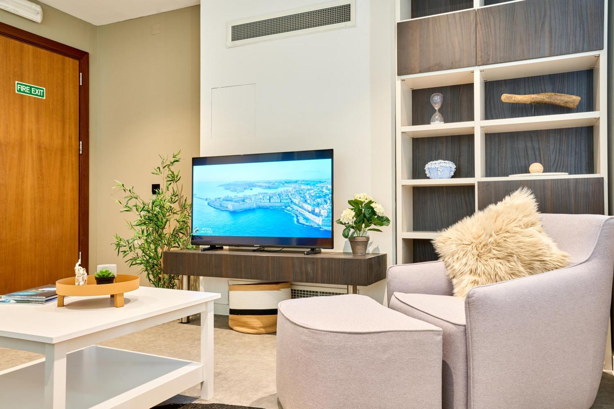 Stylish Apartment In Tigne Point Слима Экстерьер фото